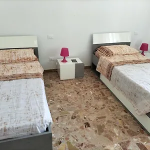 Noemi & Julienne Bed & Breakfast Spineda